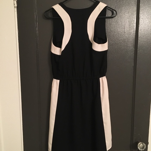 Banana Republic black and white racer back dress - Picture 2 of 4